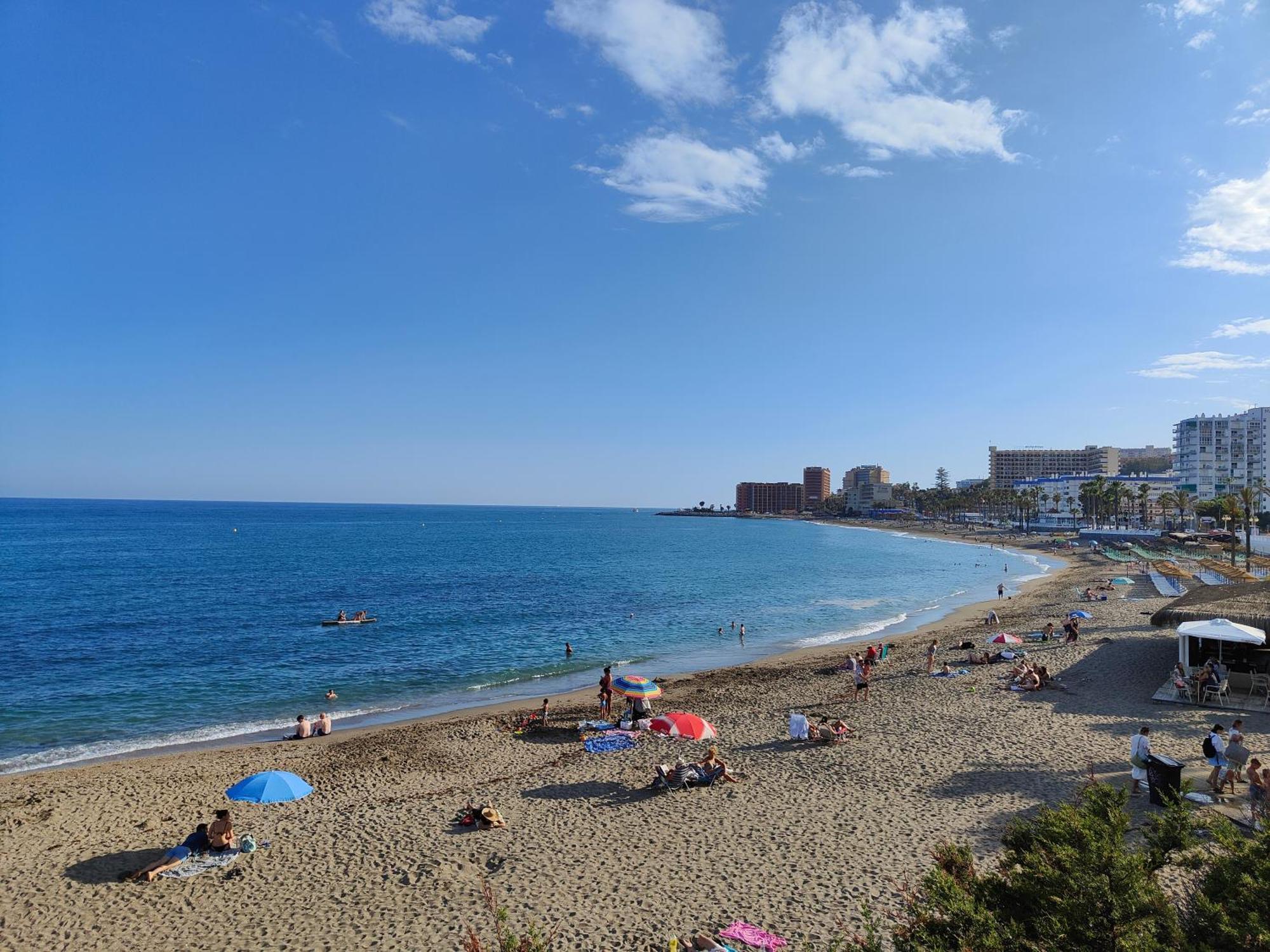 Apartamento Entero, Enormes Piscinas, Terraza Y Playa Benalmadena Exterior photo